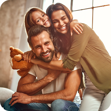 Familia feliz con Padre, hija y madre